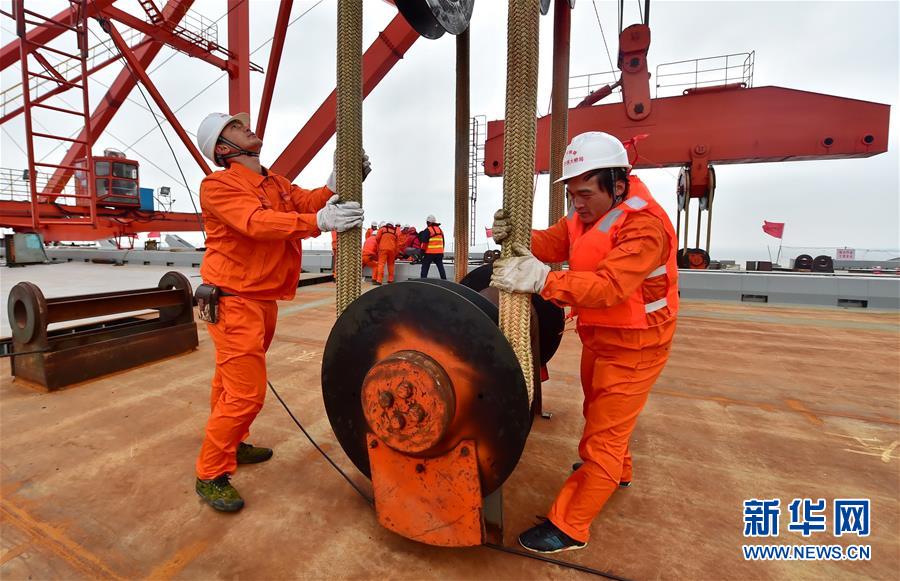 （經濟）（5）平潭海峽公鐵兩用大橋大小練島水道橋鋼桁梁合龍