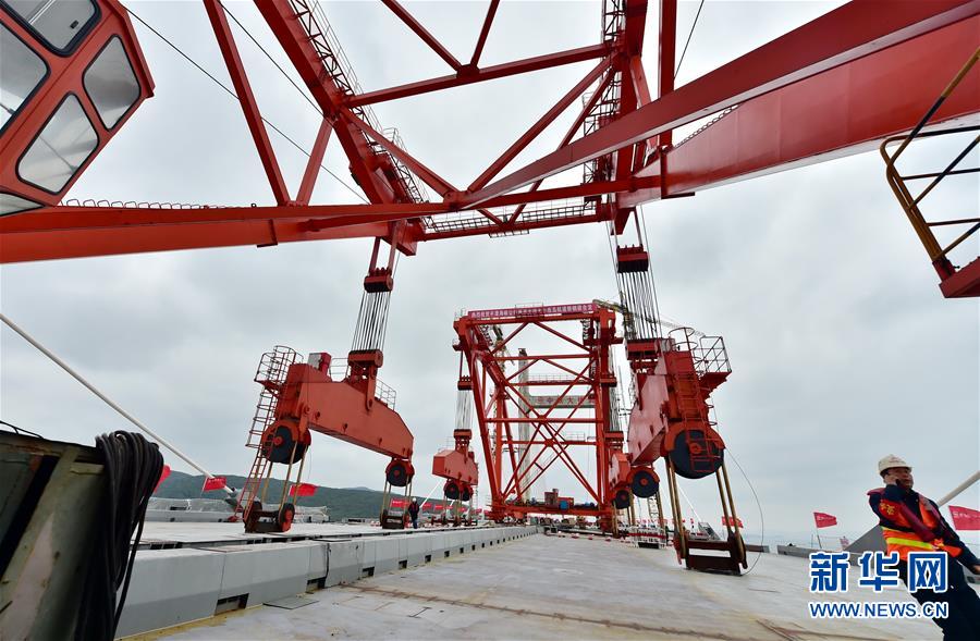 （經濟）（6）平潭海峽公鐵兩用大橋大小練島水道橋鋼桁梁合龍